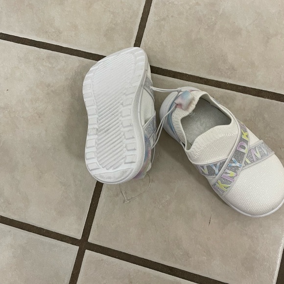 DKNY Toddler Girls Slip On Sneakers size 4/5 - Picture 4 of 13